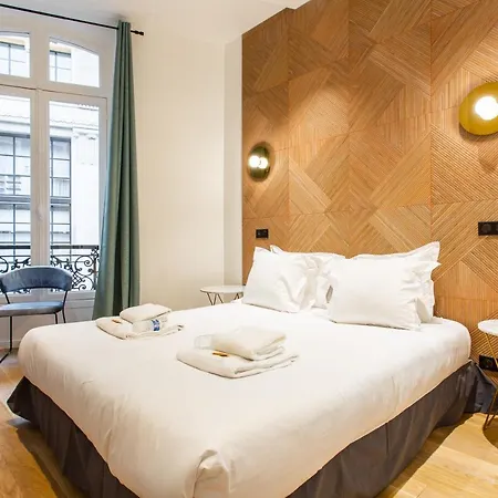 Luxury On The Champs-elysees, Heart Of Parijs