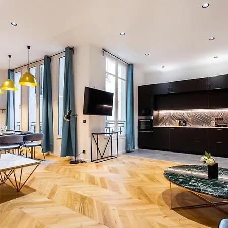 Luxury On The Champs-elysees, Heart Of *