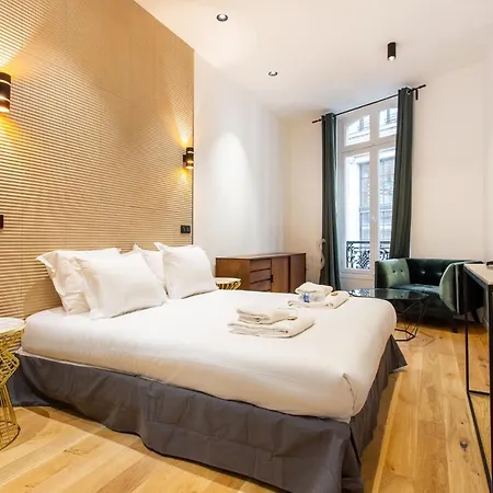 Luxury On The Champs-elysees, Heart Of *