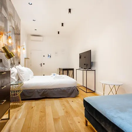 Luxury On The Champs-elysees, Heart Of * Parijs