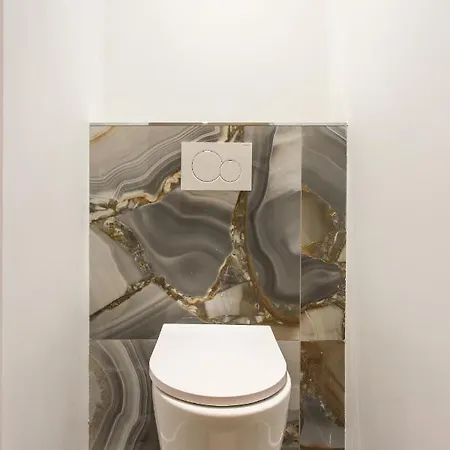 Luxury On The Champs-elysees, Heart Of