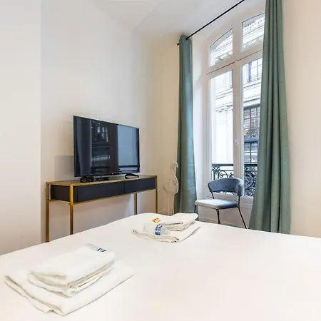 Luxury On The Champs-elysees, Heart Of *