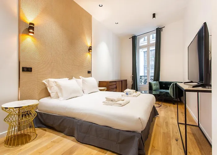 Luxury On The Champs-elysees, Heart Of *