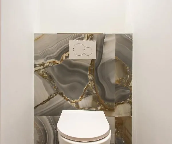 Luxury On The Champs-elysees, Heart Of
