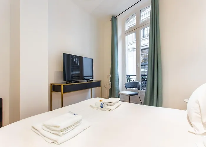 Luxury On The Champs-elysees, Heart Of *