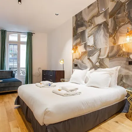 Luxury On The Champs-elysees, Heart Of