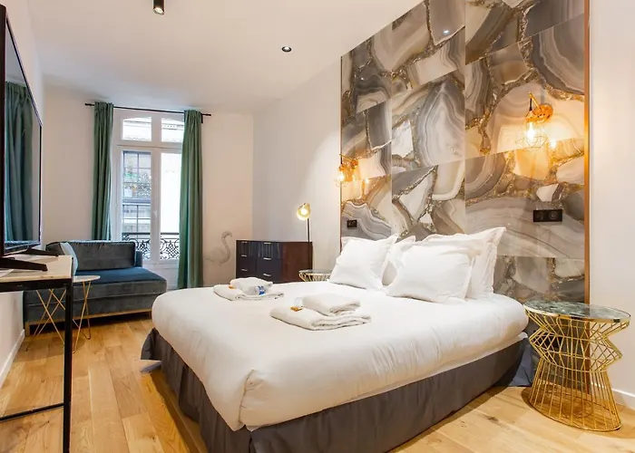 Luxury On The Champs-elysees, Heart Of